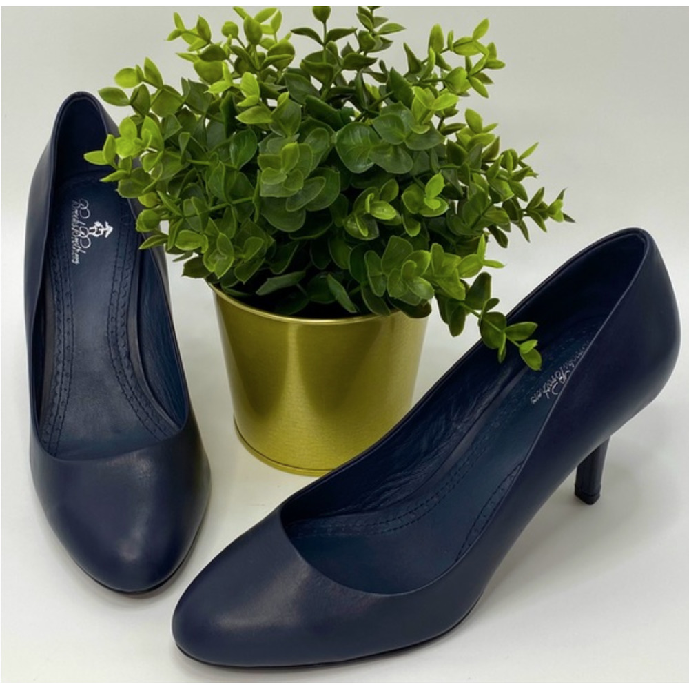 Brooks Brothers Navy Round Toe Heels 8.5